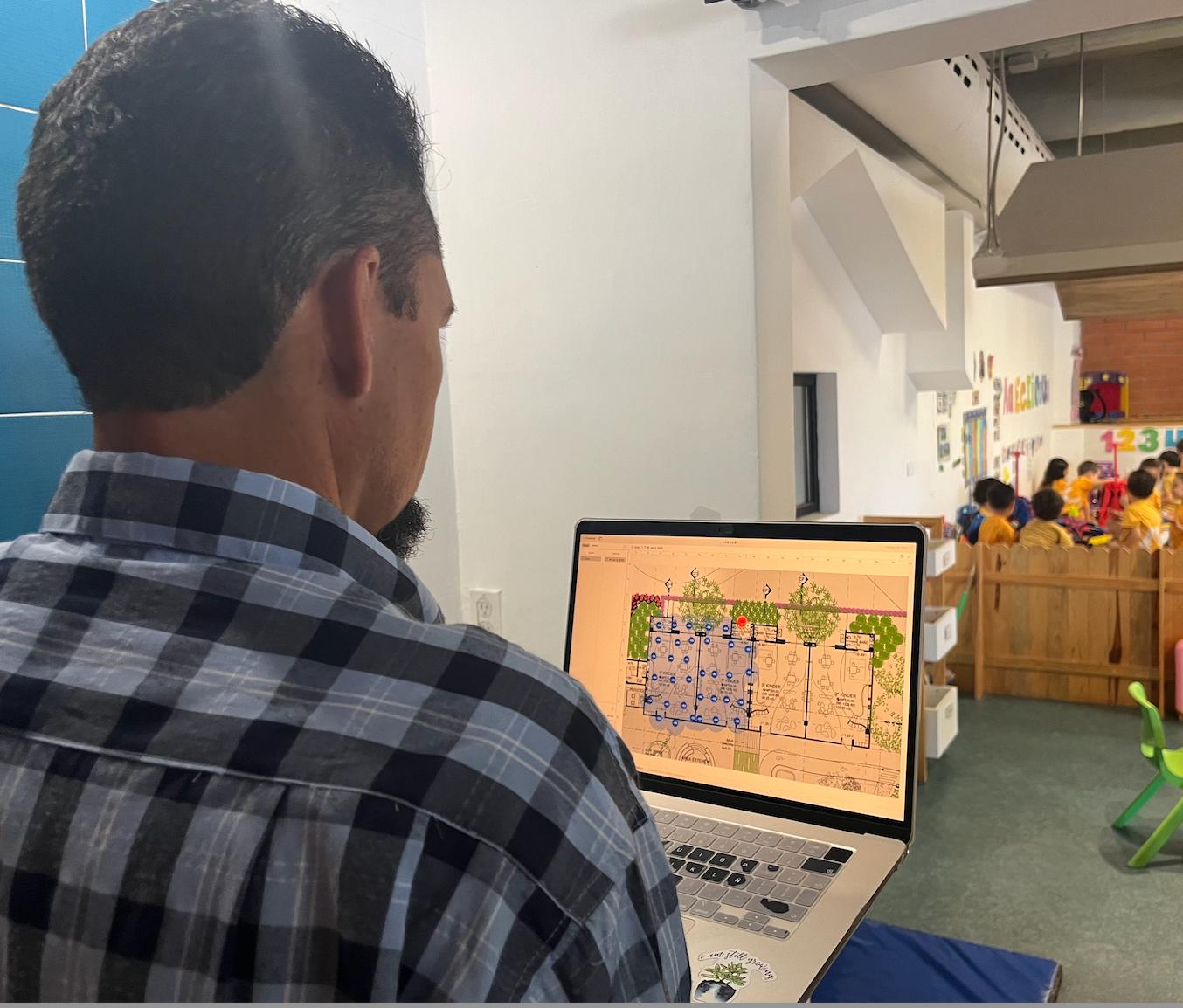 Análisis de heatmap EMF en plano del aula